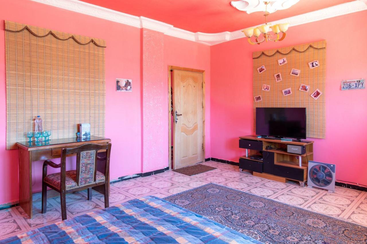 Bedouin Pink Ecohouse Bed & Breakfast Wadi Musa Exterior foto