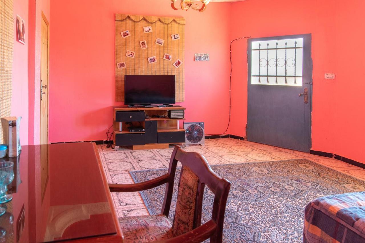 Bedouin Pink Ecohouse Bed & Breakfast Wadi Musa Exterior foto