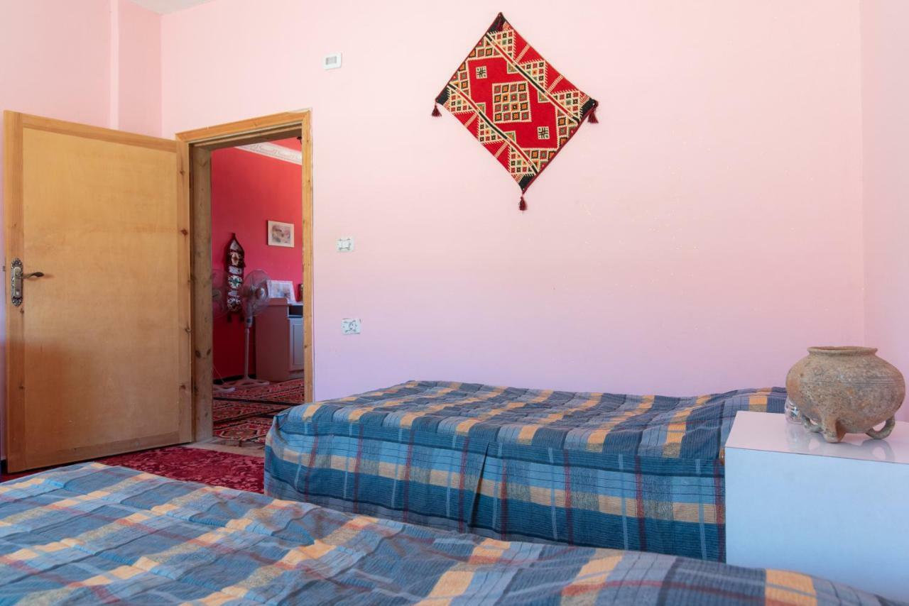 Bedouin Pink Ecohouse Bed & Breakfast Wadi Musa Exterior foto